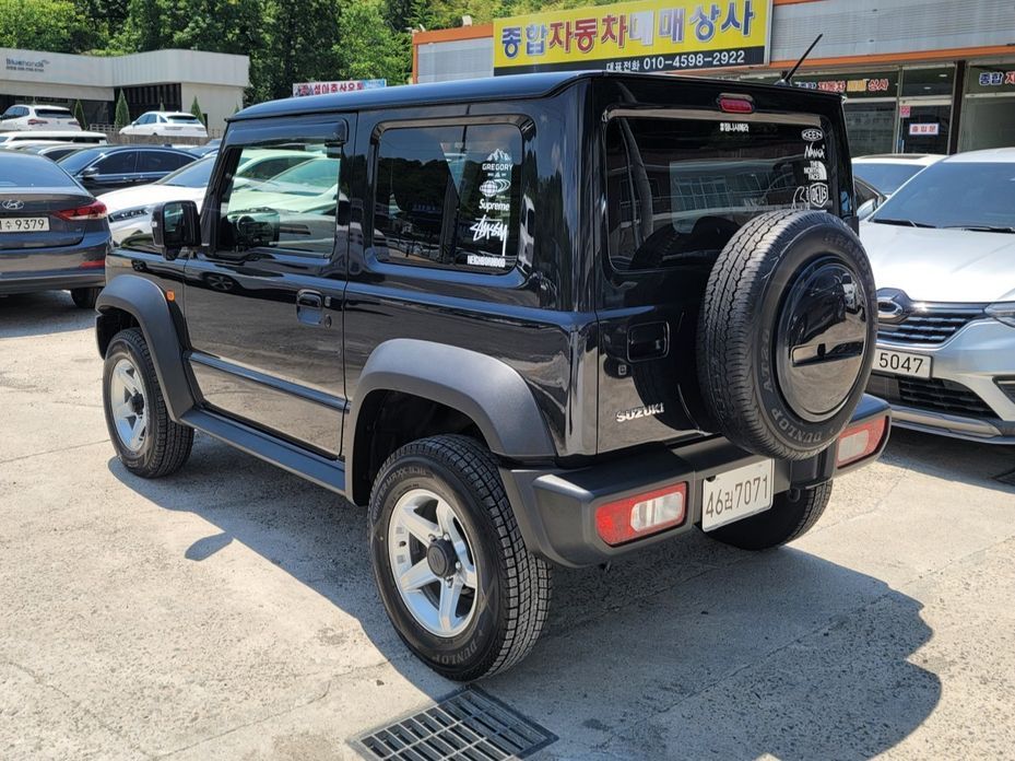 Suzuki Jimny 2023