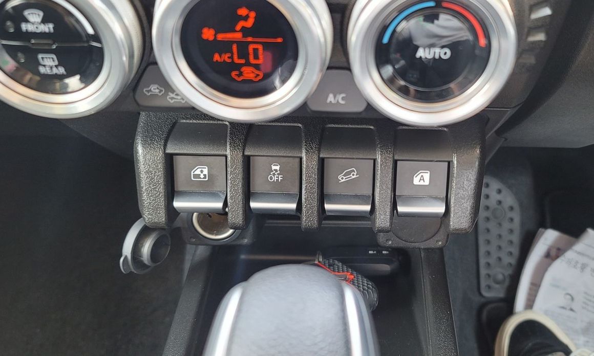 Suzuki Jimny 2023