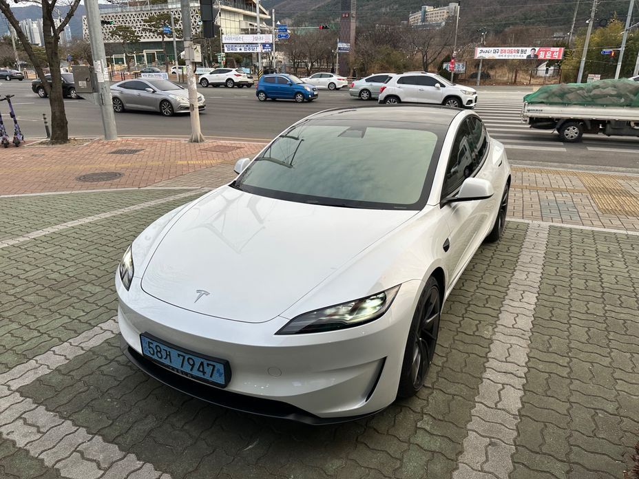 Tesla Model 3 2024