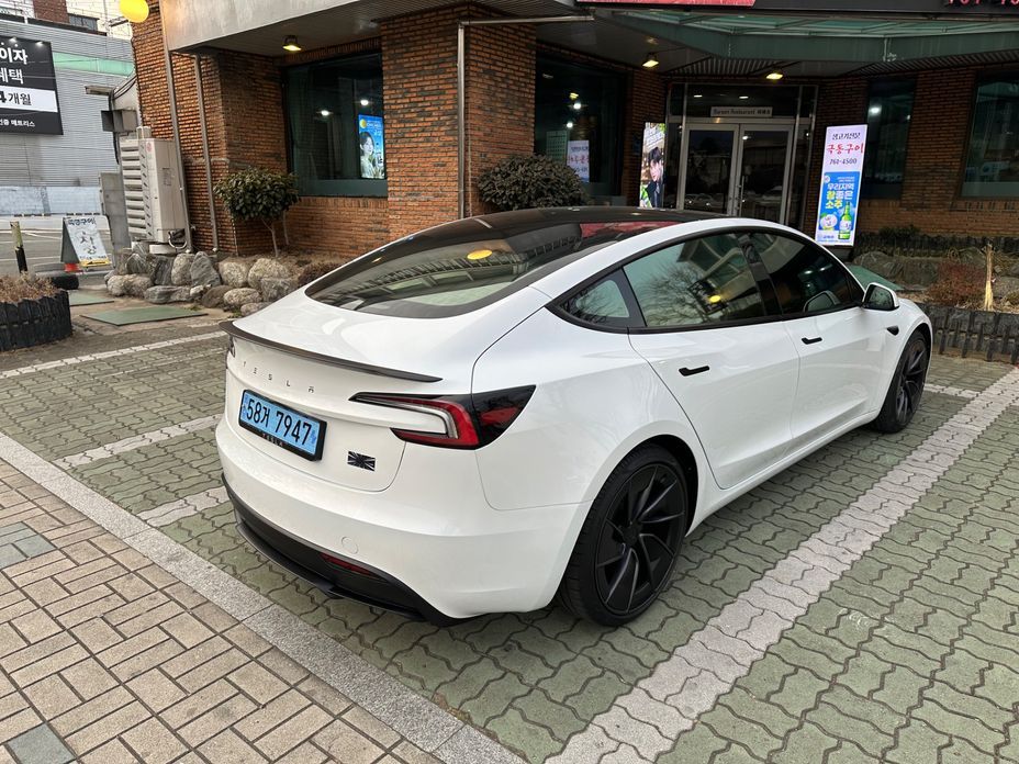 Tesla Model 3 2024