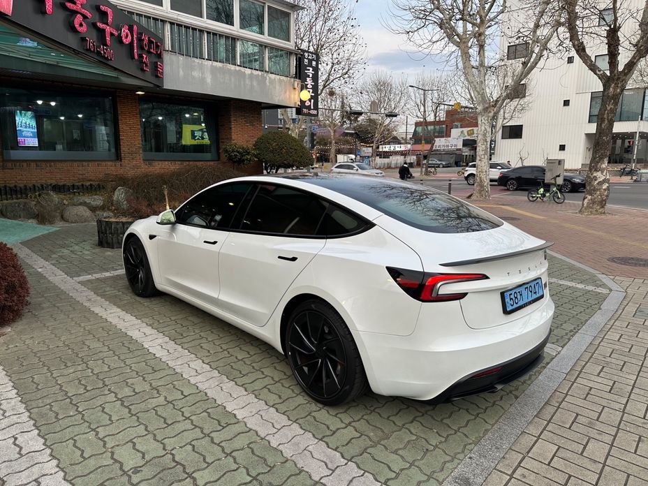 Tesla Model 3 2024