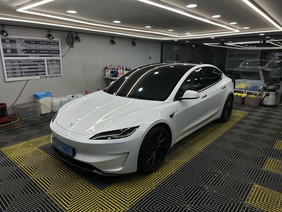 Tesla Model 3 2024