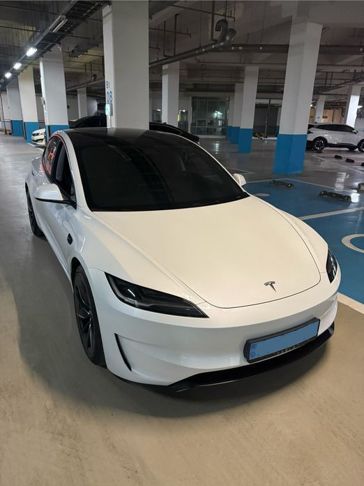 Tesla Model 3 2024