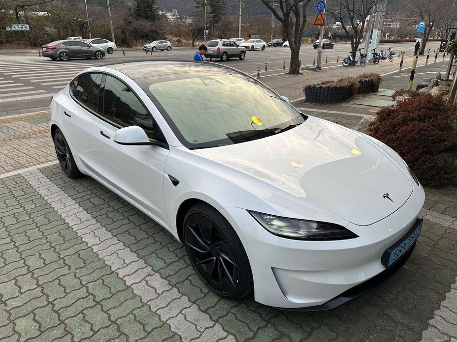Tesla Model 3 2024