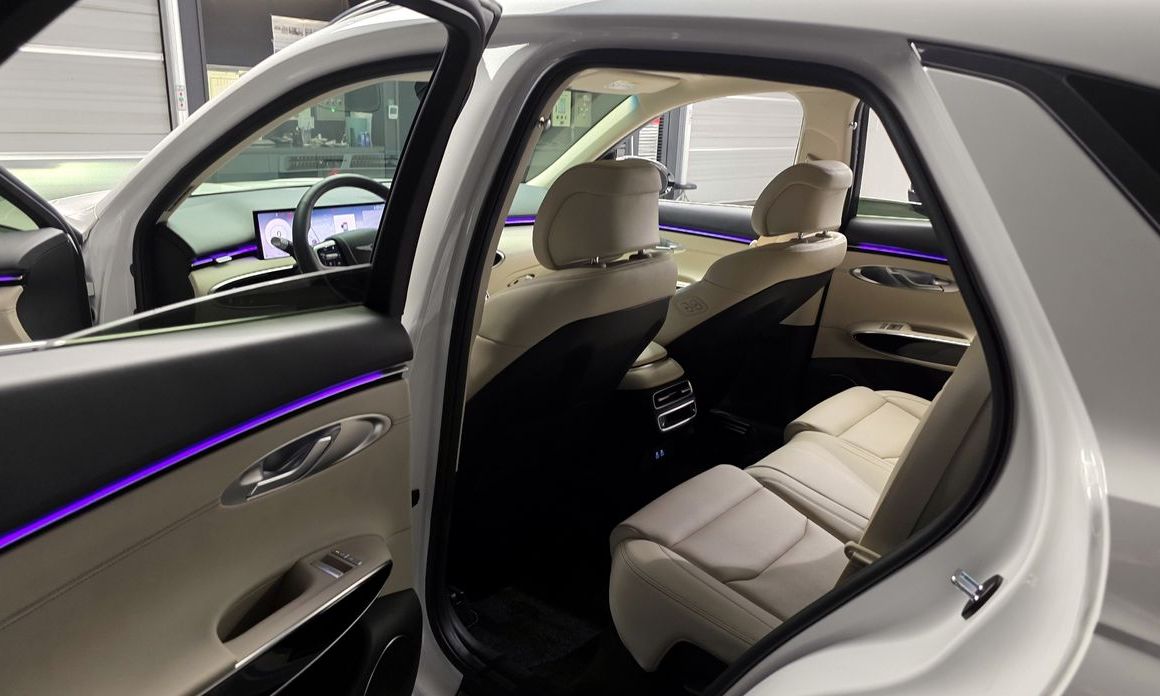 Genesis GV70 2025