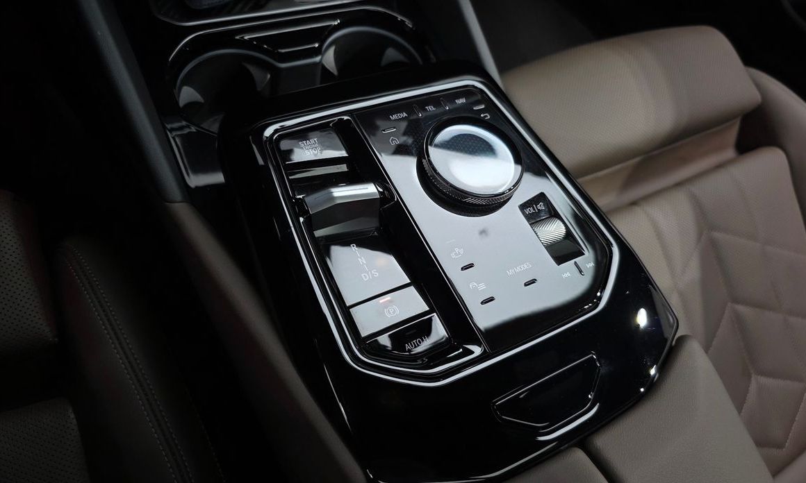 BMW 5-Series 2024