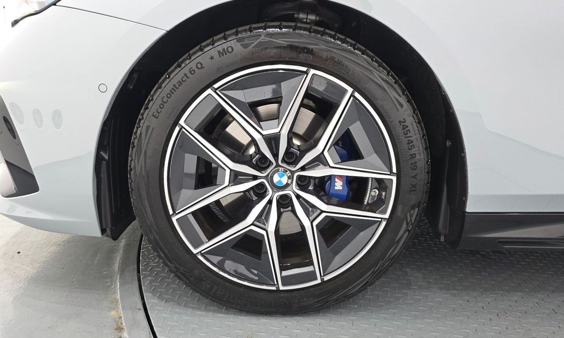 BMW 5-Series 2024