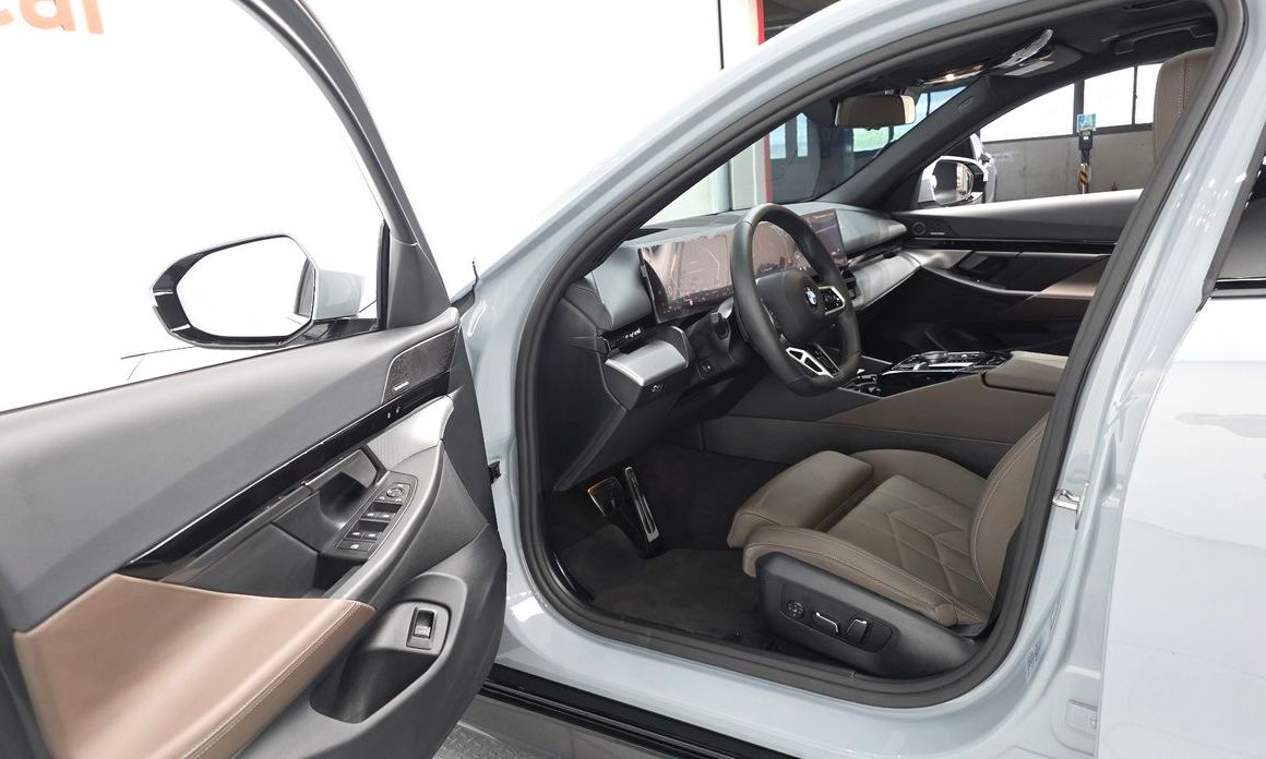 BMW 5-Series 2024