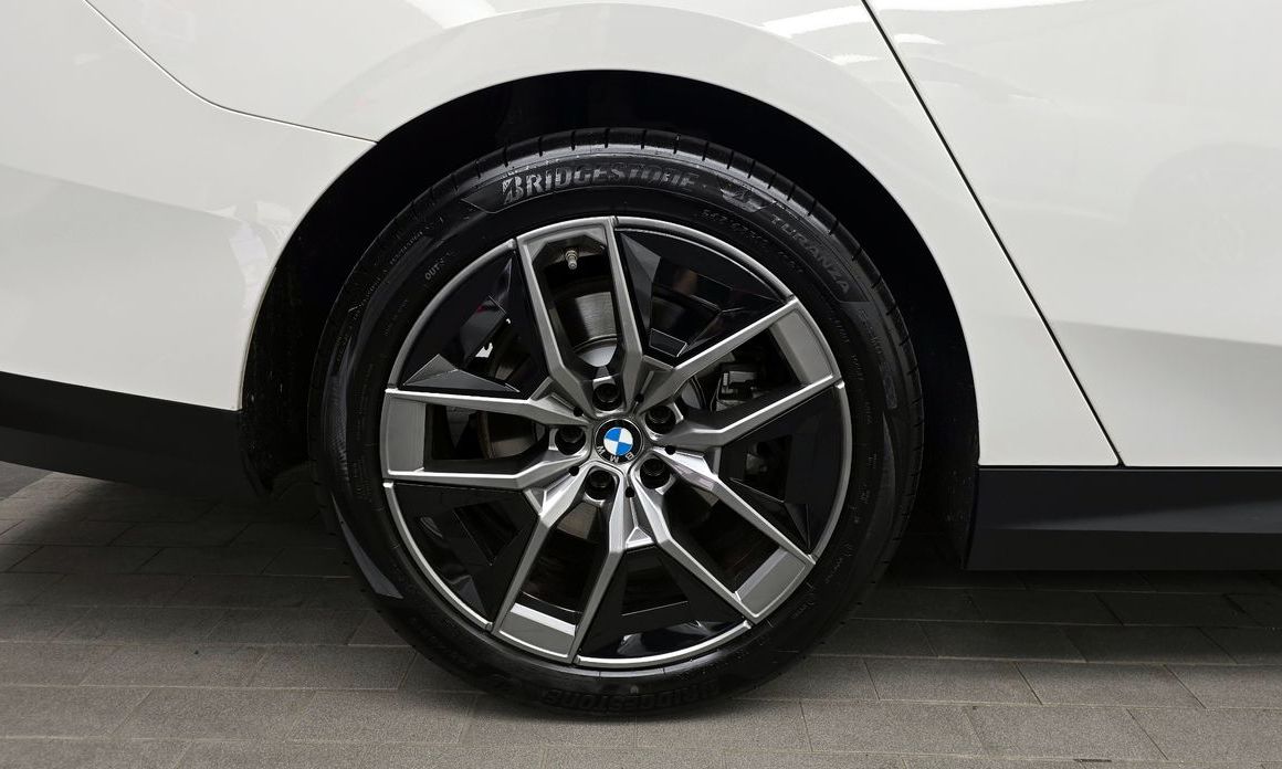 BMW 5-Series 2024