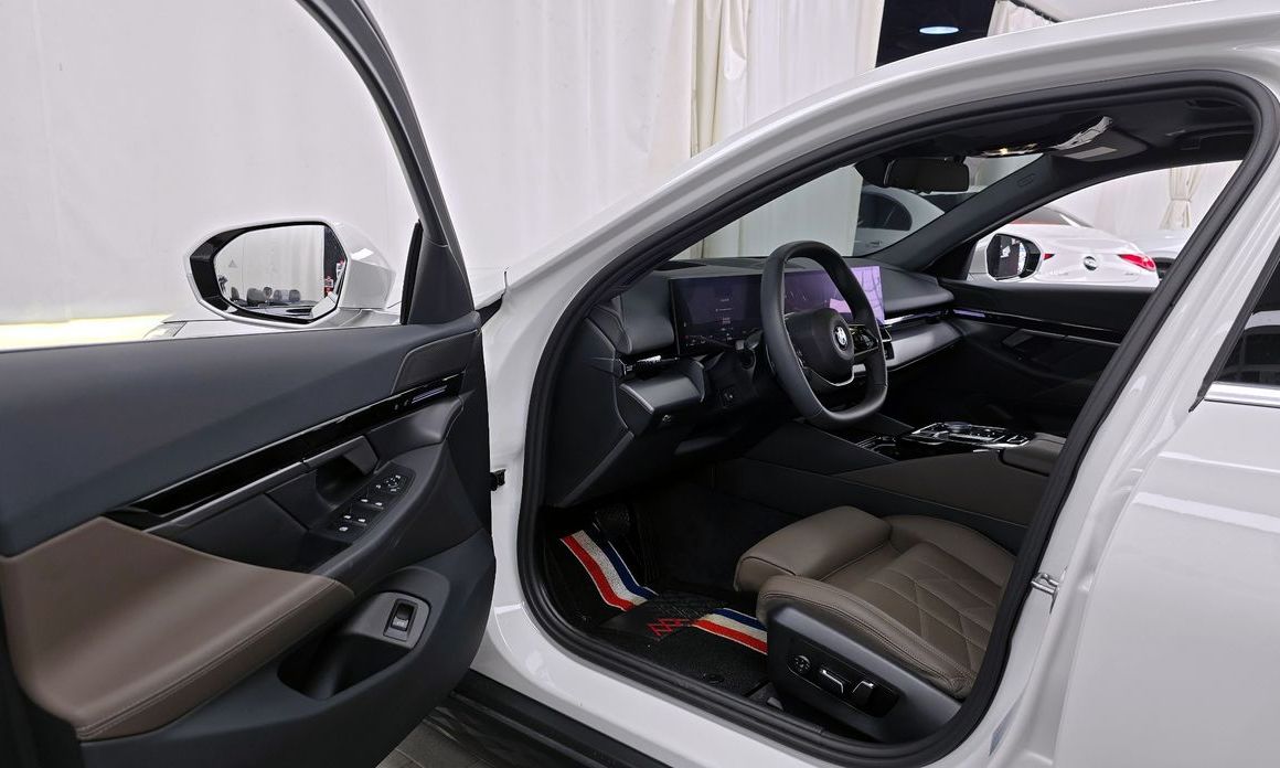 BMW 5-Series 2024