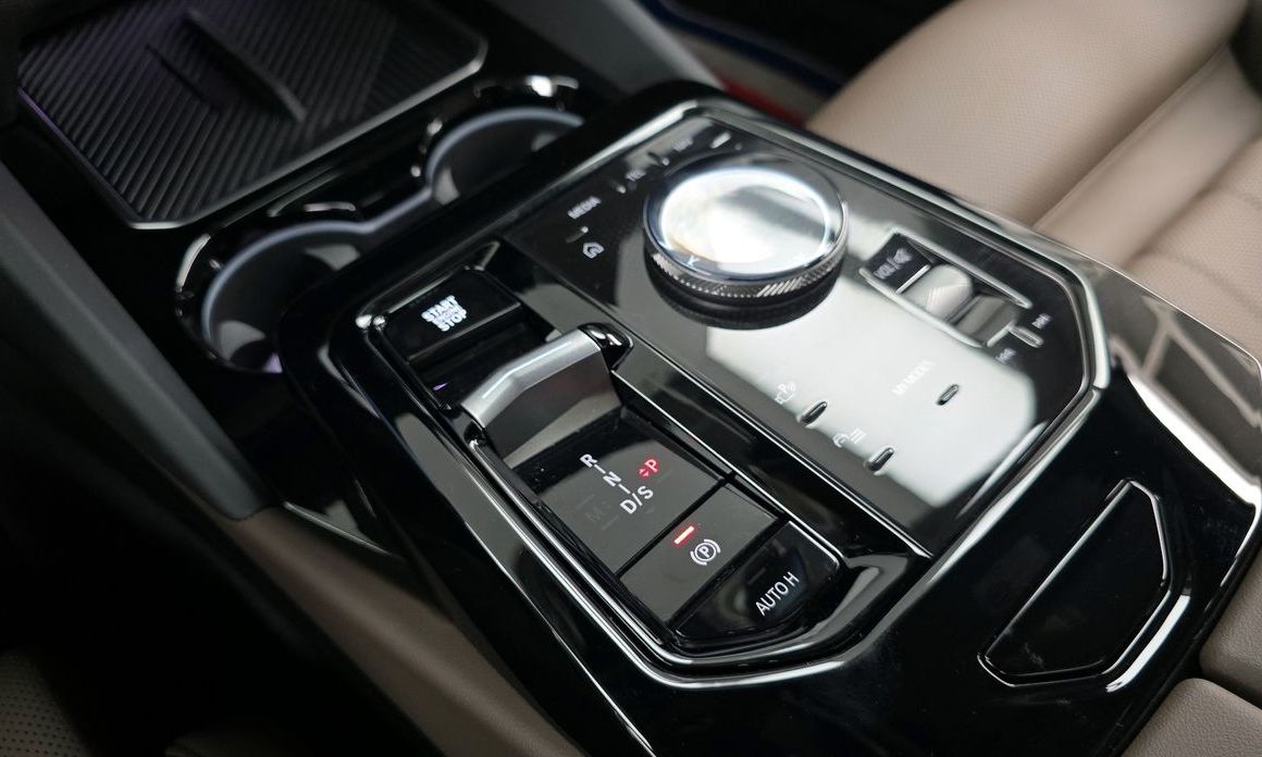 BMW 5-Series 2024