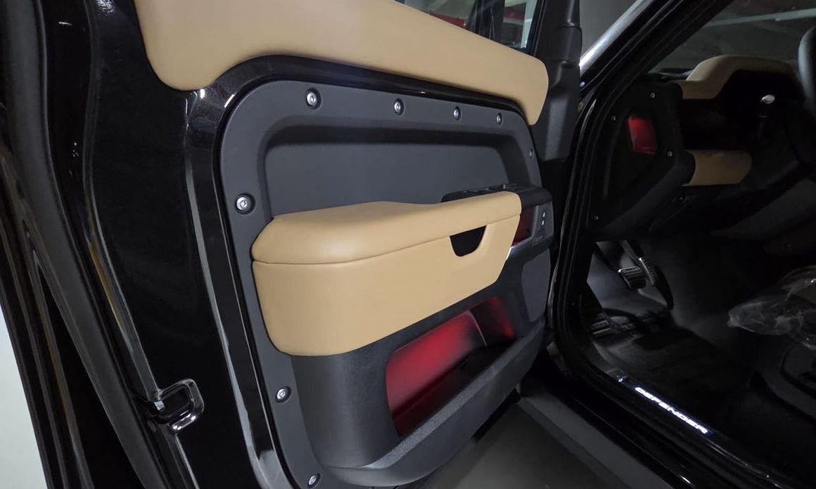 Land Rover Defender 2026