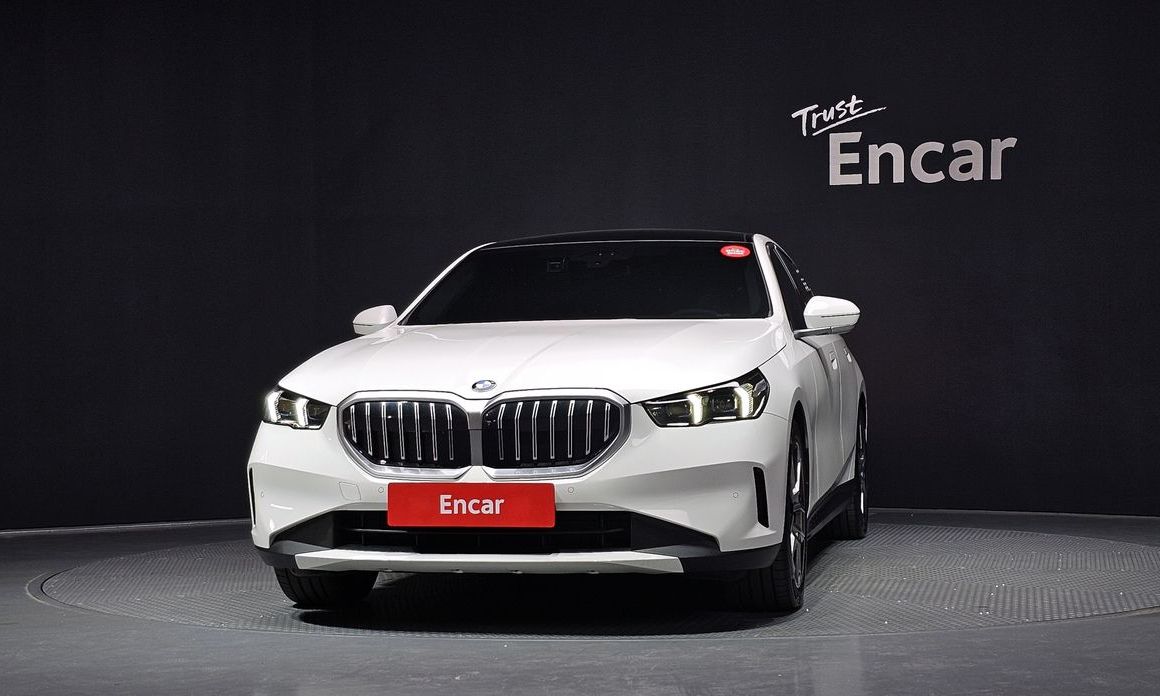 BMW 5-Series 2024