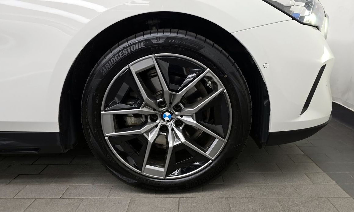 BMW 5-Series 2024