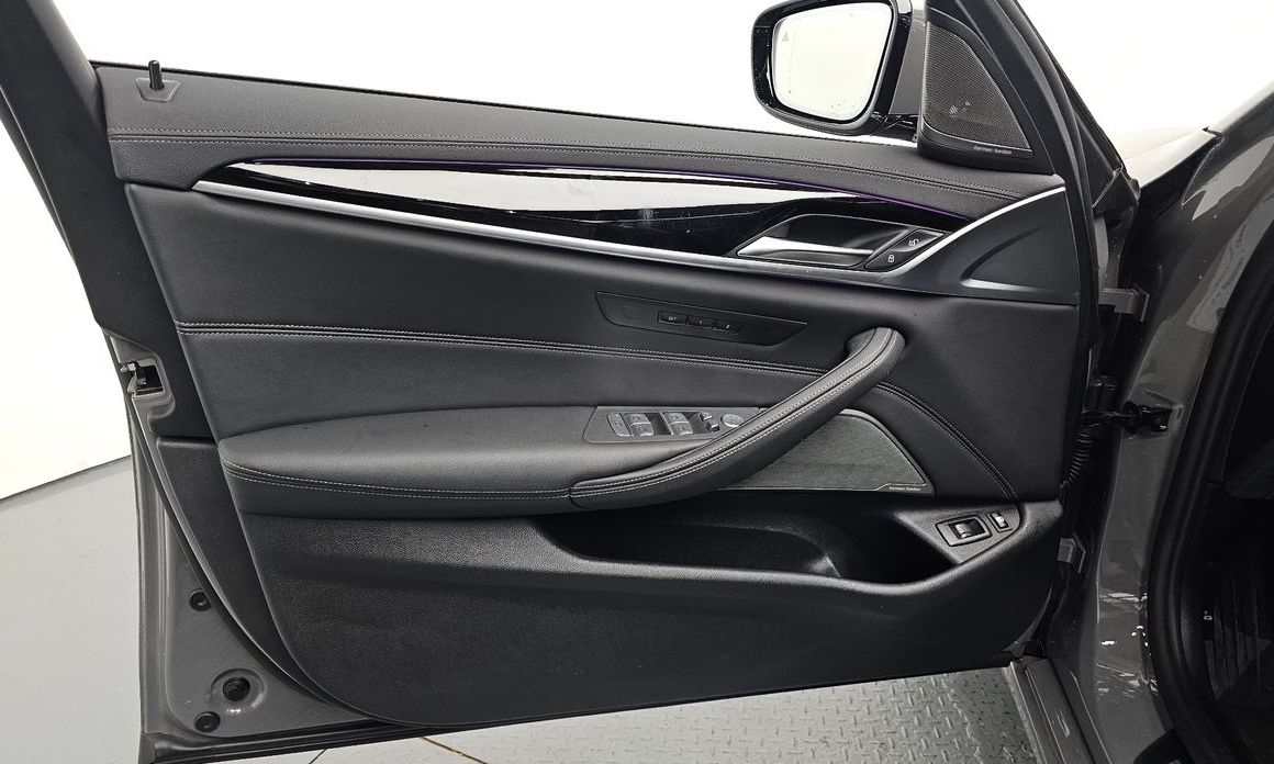 BMW 5-Series 2021