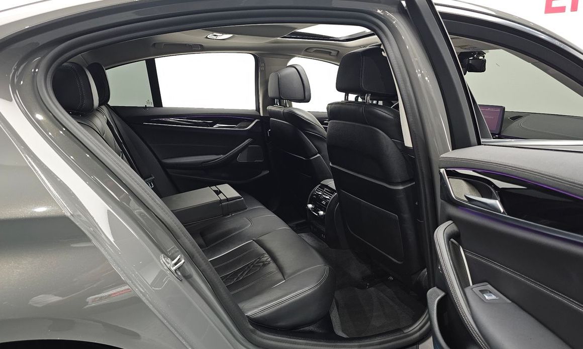BMW 5-Series 2021