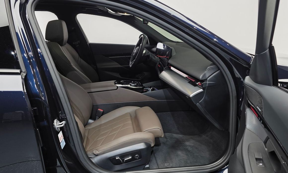 BMW 5-Series 2024