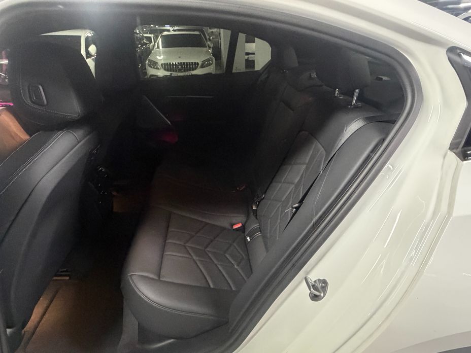 BMW 5-Series 2024