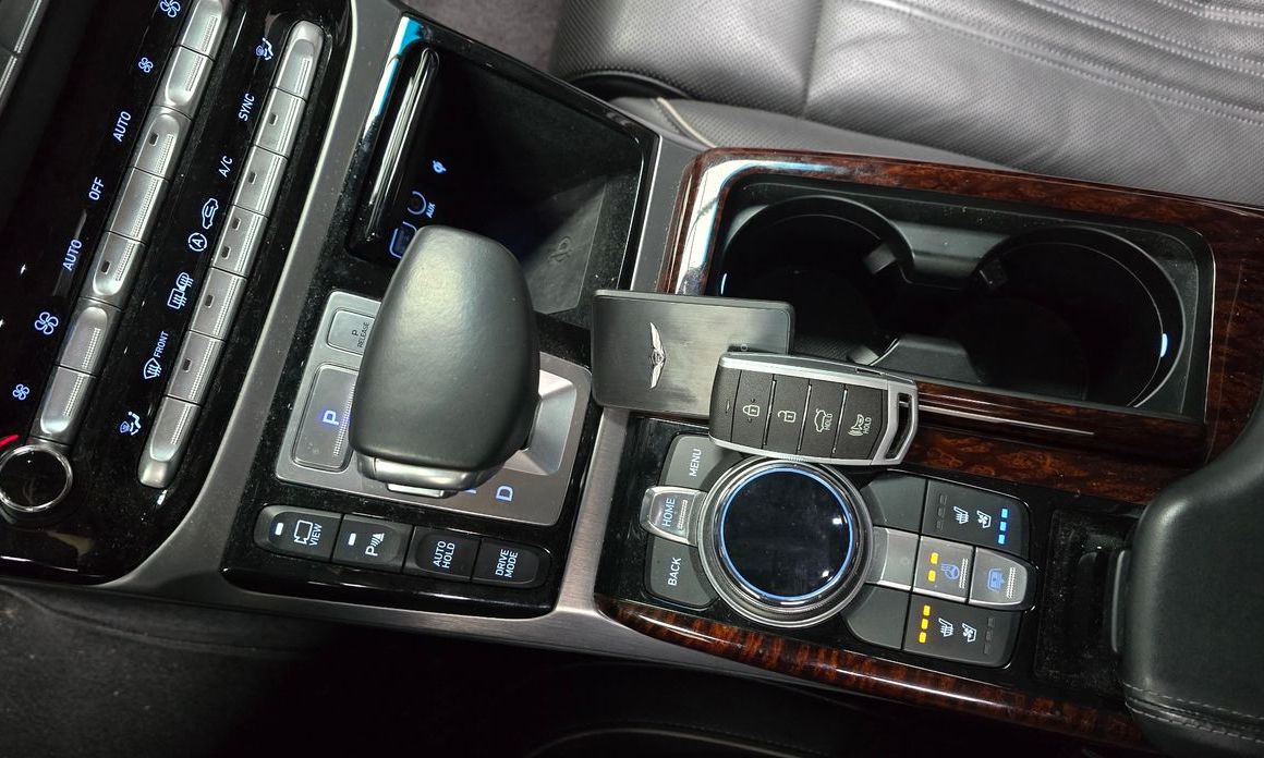 Genesis EQ900 2016