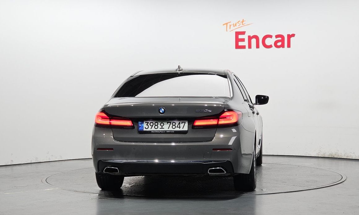 BMW 5-Series 2021