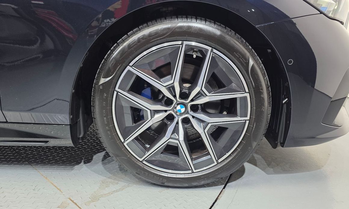 BMW 5-Series 2024