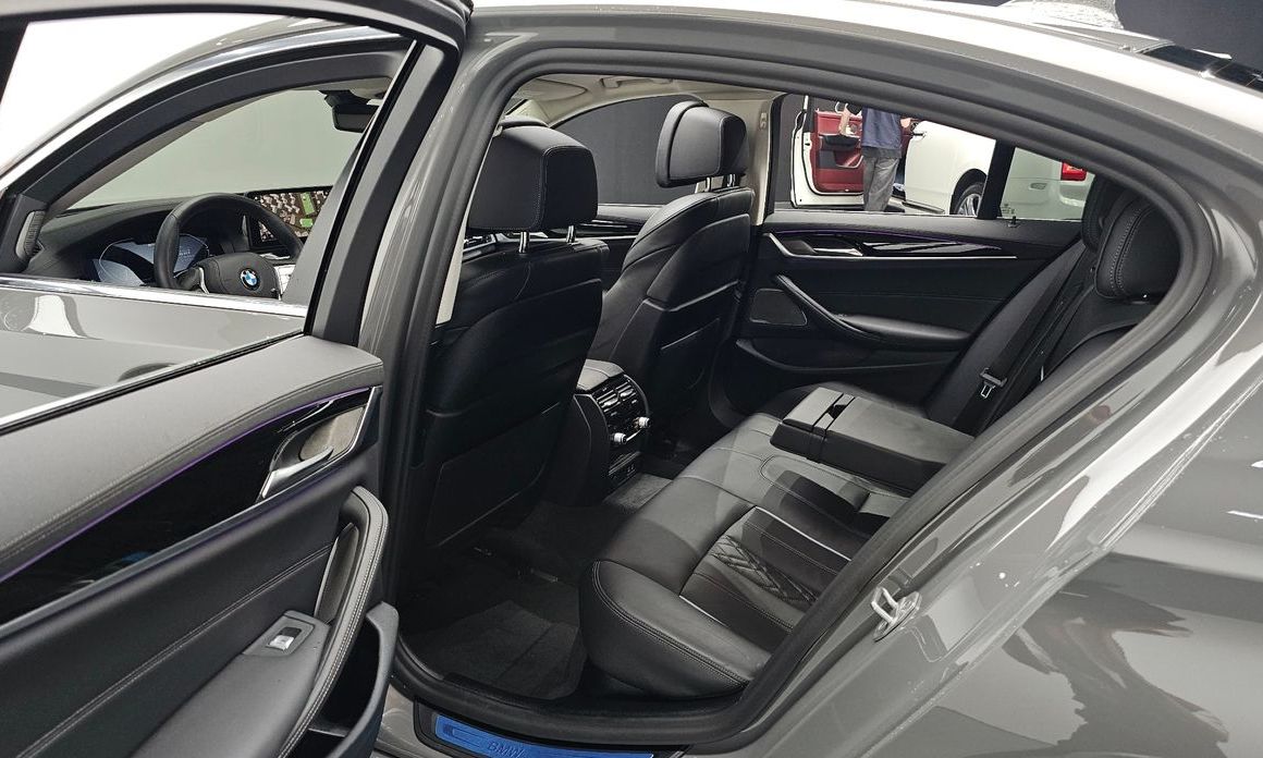 BMW 5-Series 2021