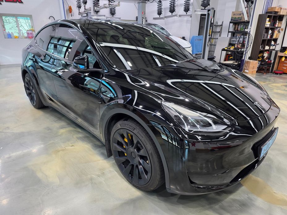 Tesla Model Y 2024