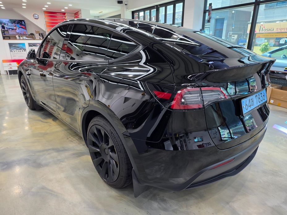Tesla Model Y 2024