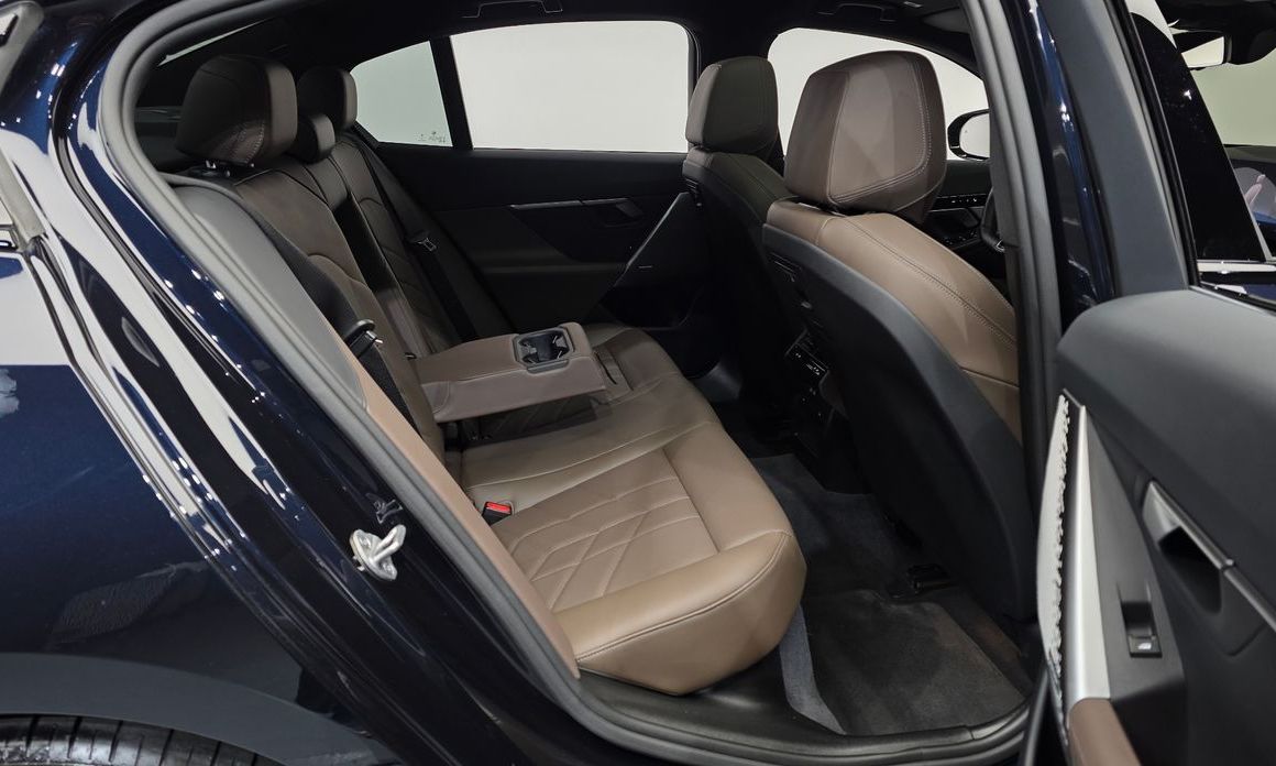 BMW 5-Series 2024
