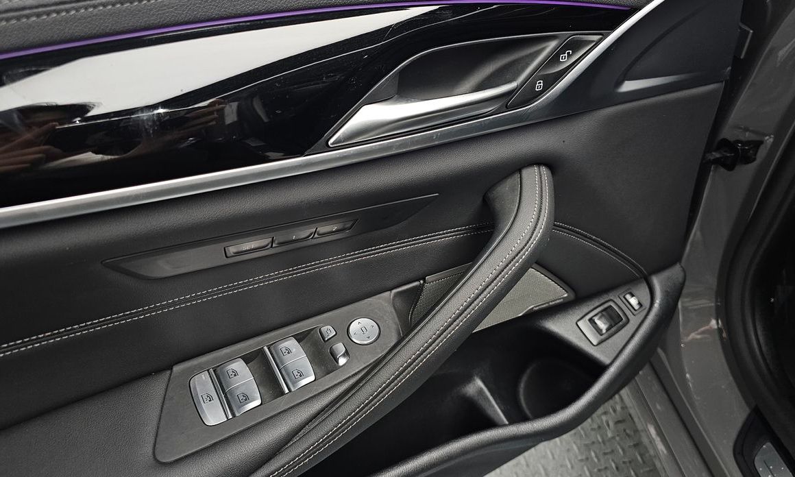 BMW 5-Series 2021