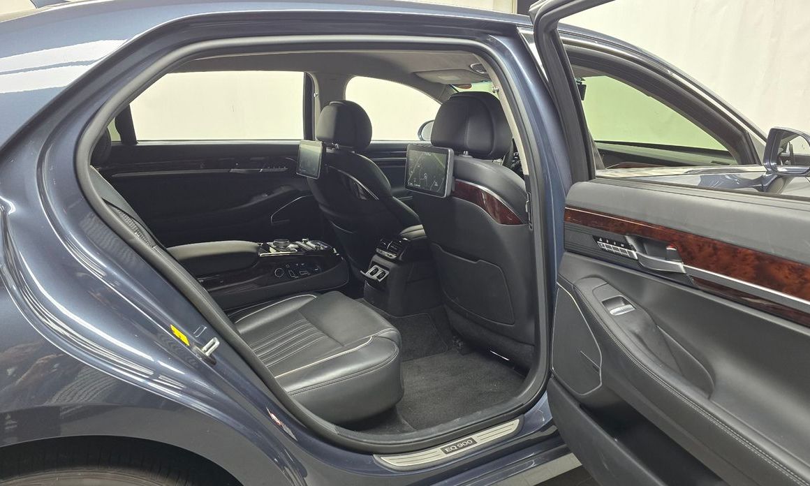 Genesis EQ900 2016