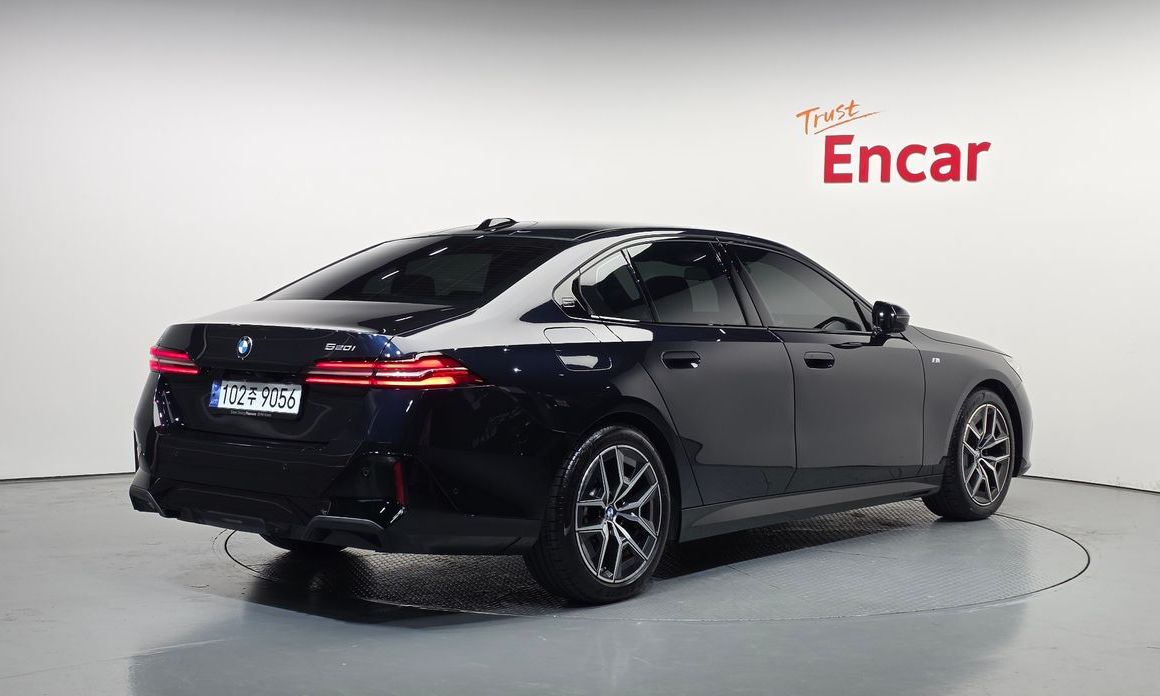 BMW 5-Series 2024