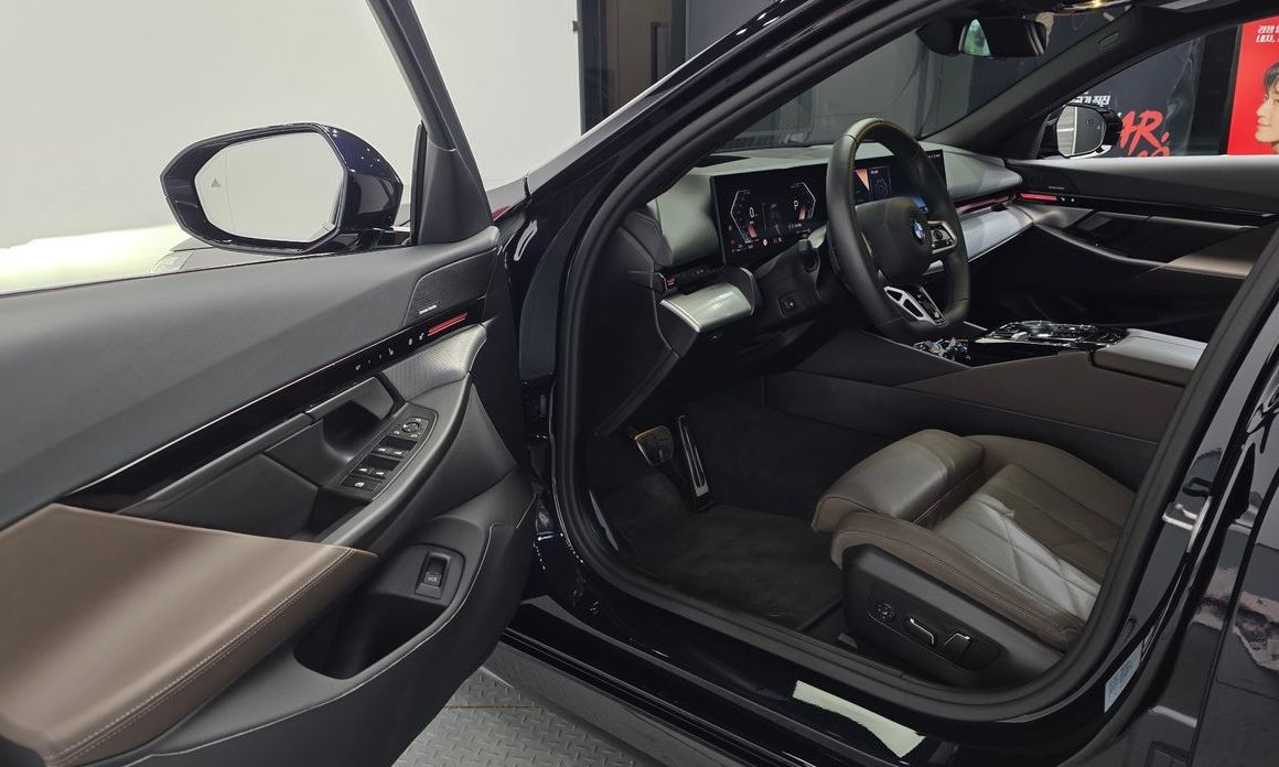 BMW 5-Series 2024