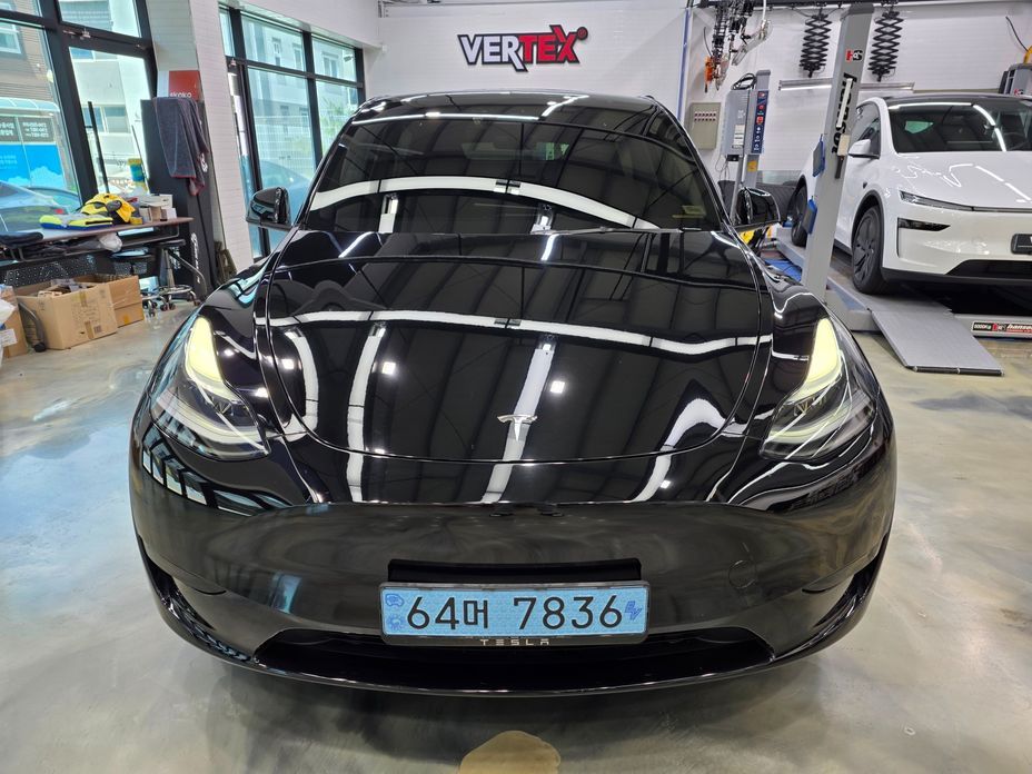 Tesla Model Y 2024