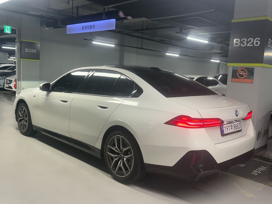 BMW 5-Series 2024