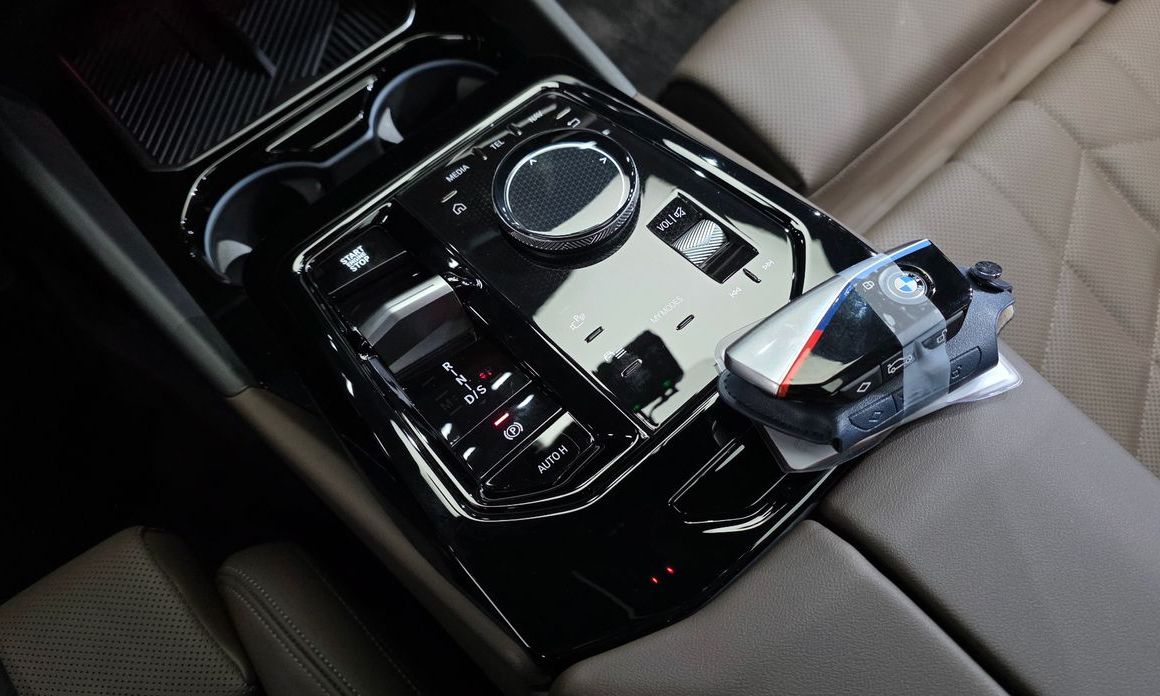 BMW 5-Series 2024