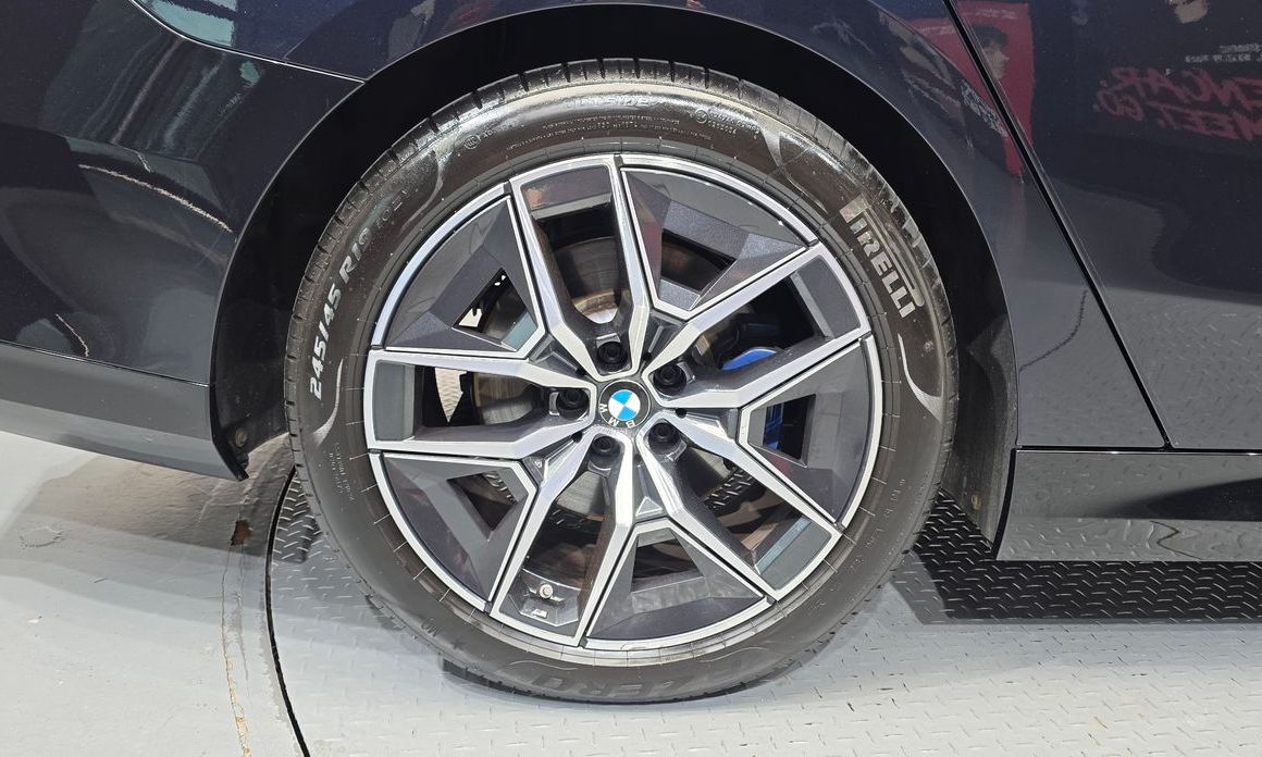 BMW 5-Series 2024
