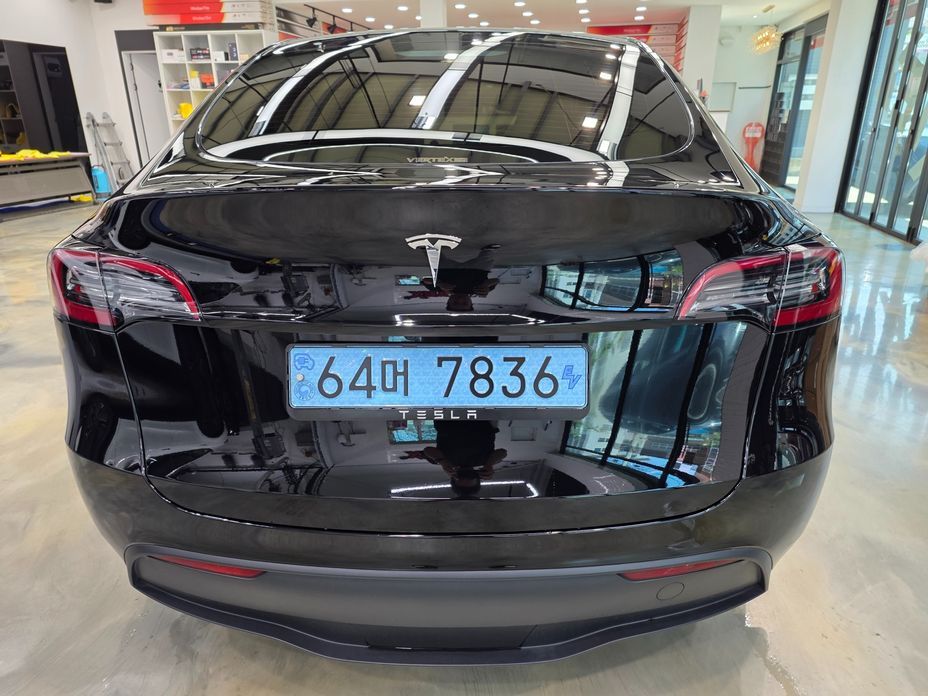 Tesla Model Y 2024