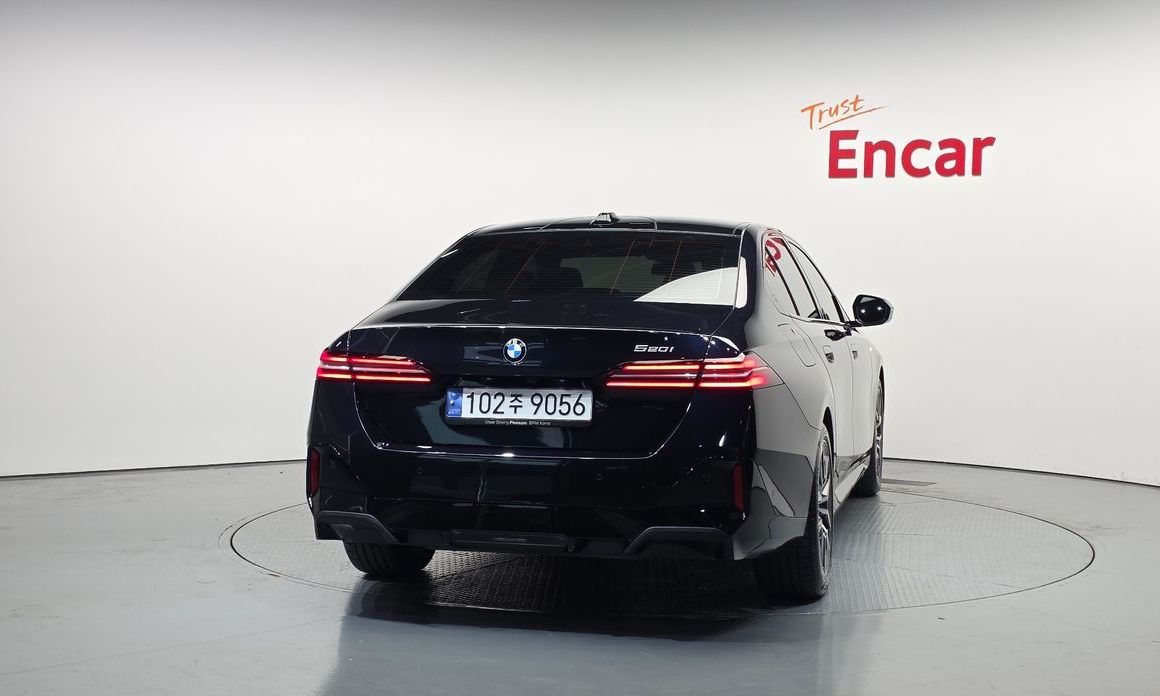 BMW 5-Series 2024