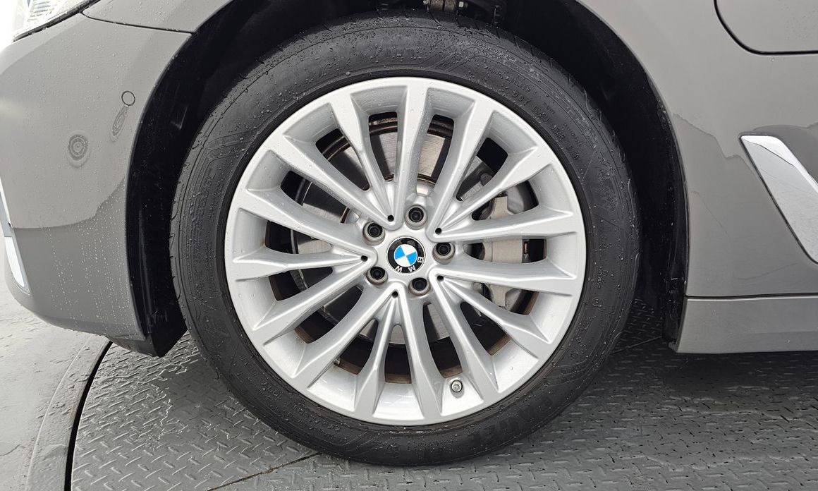 BMW 5-Series 2021