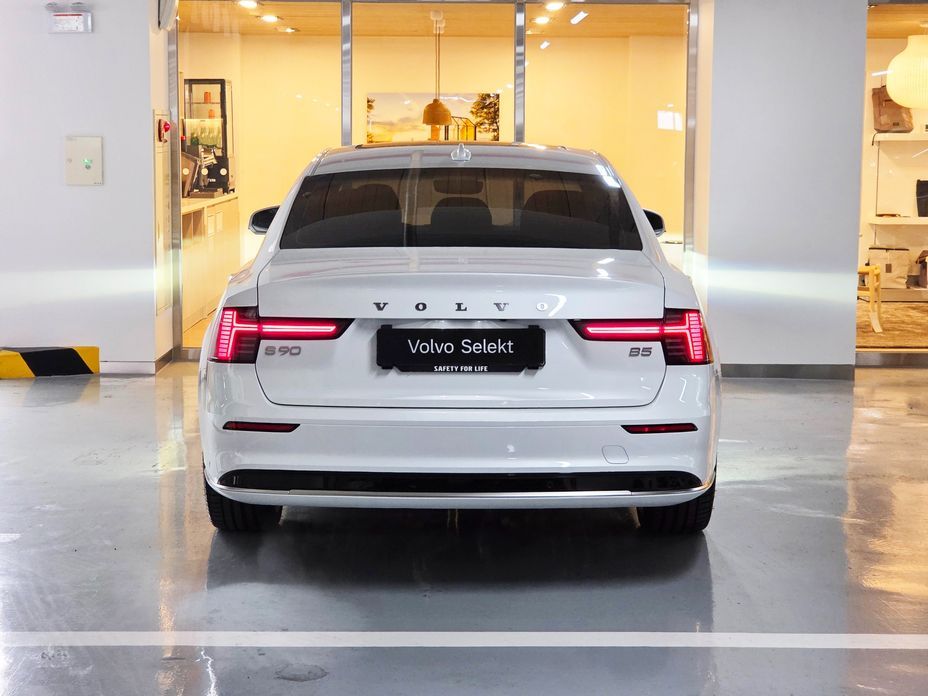 Volvo S90 2026
