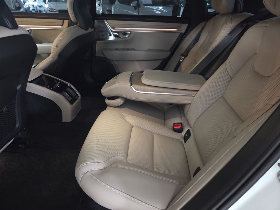 Volvo S90 2026