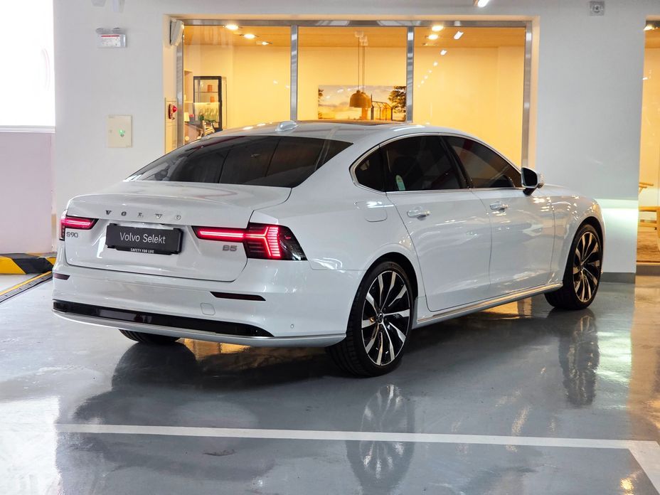 Volvo S90 2026