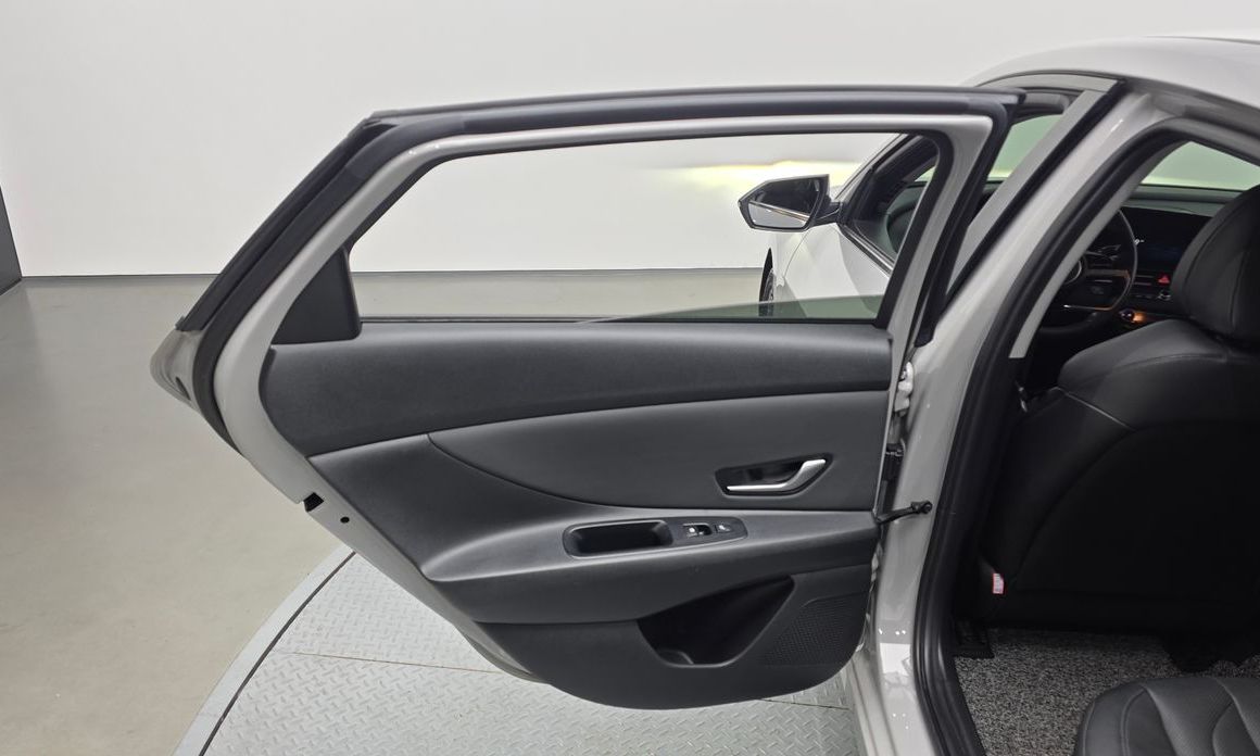Hyundai AVANTE 2021