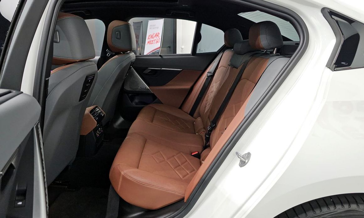 BMW 5-Series 2024