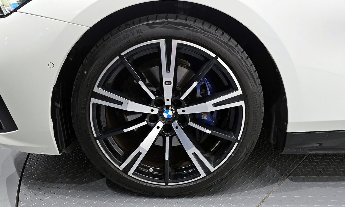 BMW 5-Series 2024