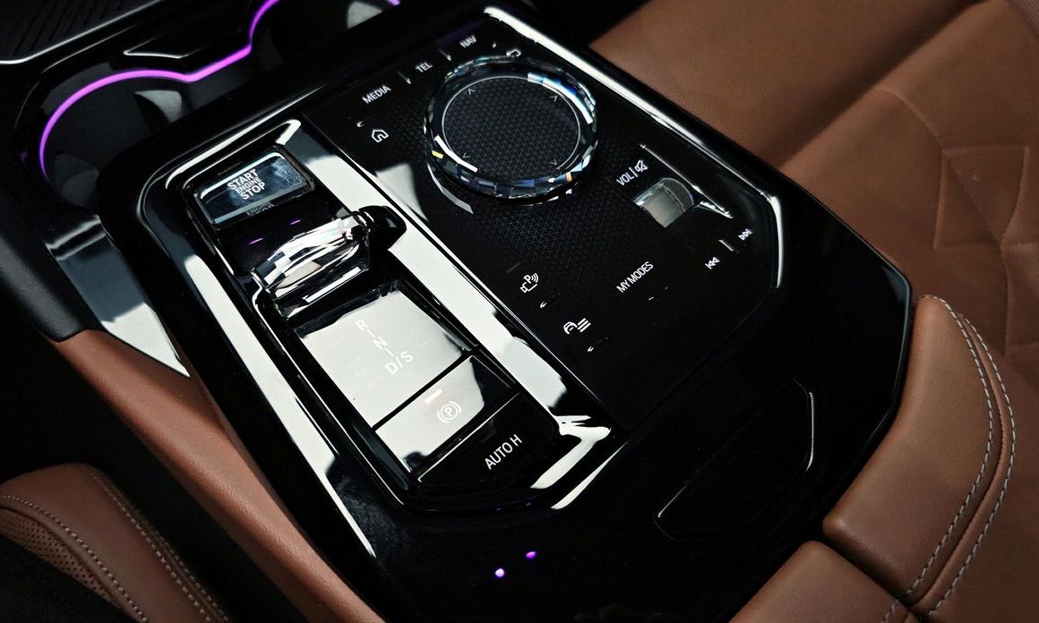 BMW 5-Series 2024