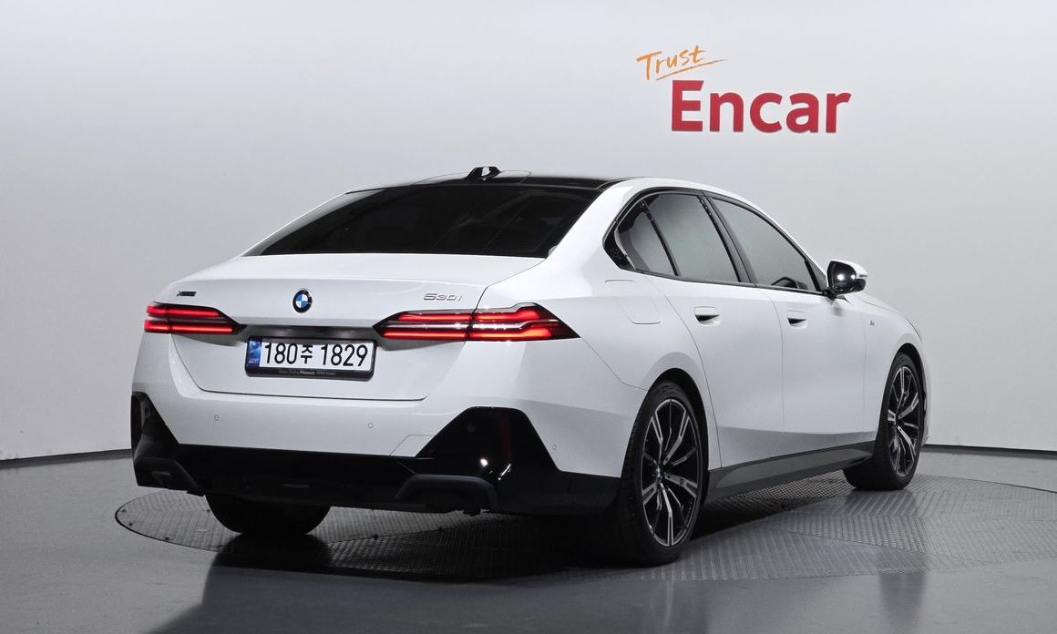 BMW 5-Series 2024