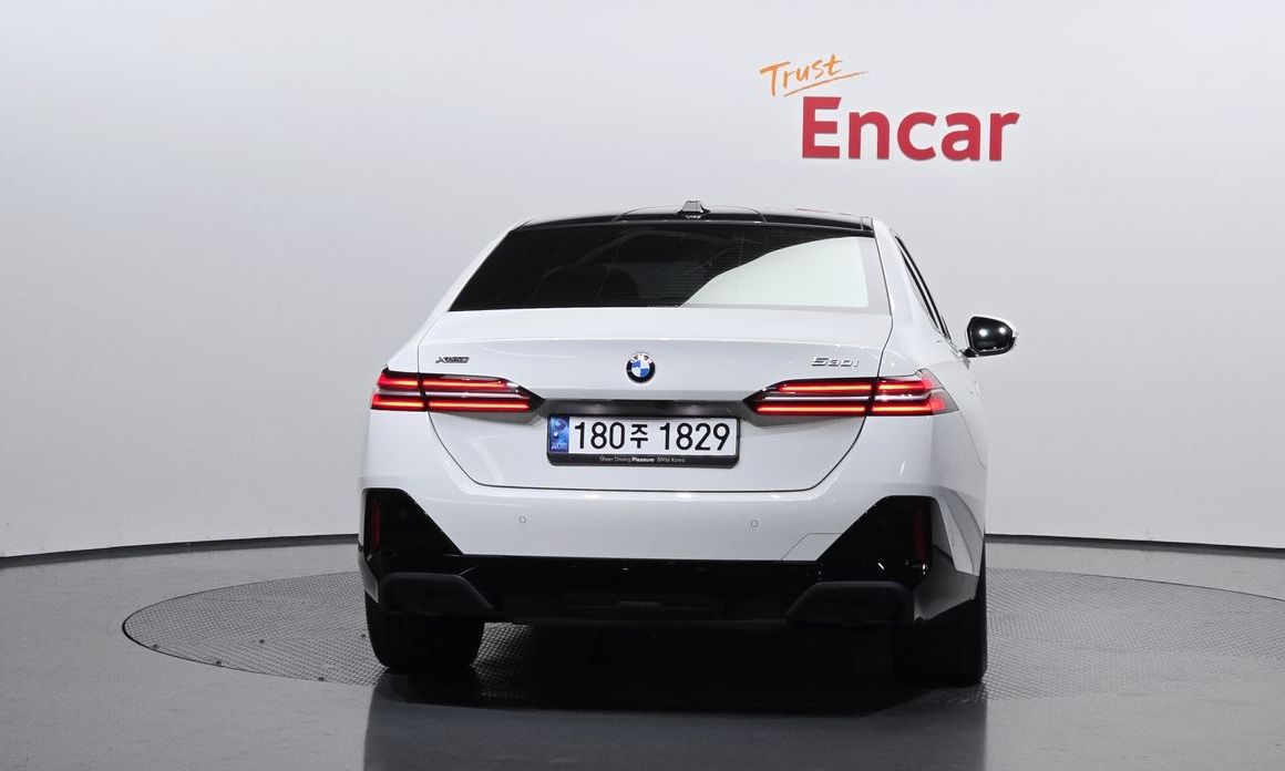 BMW 5-Series 2024