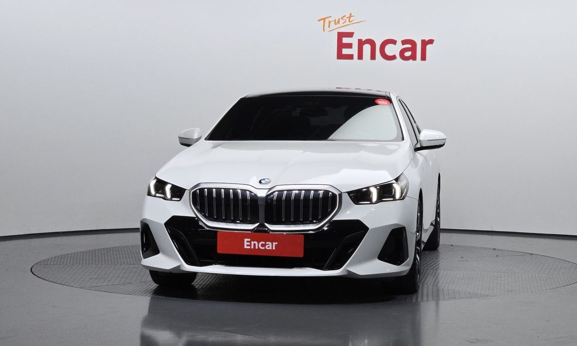 BMW 5-Series 2024